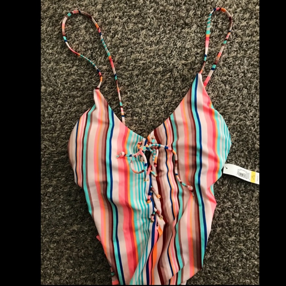 Striped lace-up bathing suit 👙